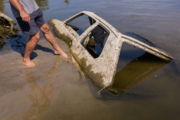 Batina 010826. Historically low water level of the Danube has revealed the remains of old cars, ships and weapons in its riverbed. Photo: Marin Franov CROPIX Copyright: xxMarinxFranovx batina_vodostaj34-010826