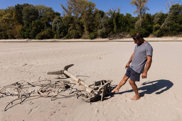 Batina 010826. Historically low water level of the Danube has revealed the remains of old cars, ships and weapons in its riverbed. Photo: Marin Franov CROPIX Copyright: xxMarinxFranovx batina_vodostaj5-010826
