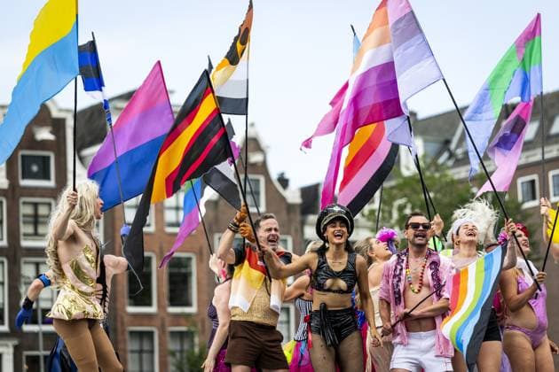 AMSTERDAM - The Blond & Blauw theater boat during the Canal Parade. The boat parade is traditionally part of the Pride celebrations in the capital. SEM VAN DER WAL ANP netherlands out - belgium out  Copyright: xx x564684449x originalFilename: 564684449.jpg