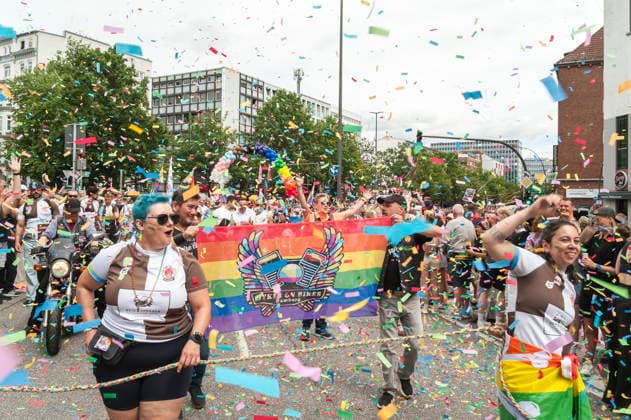 CSD-Demonstration am Steindamm 20260801ad075 20260801ad075 Christopher Street Day Hamburg 2026 CSD Pride Week, Vielfalt, Gleichberechtigung, Regenbogen, Akzeptanz, Toleranz, Menschenrechte, Solidarität, Sichtbarkeit, Community, Liebe, Freiheit, Protest, Aktivismus, Gleichstellung, Inklusion, Stolz, sexuelle Orientierung, Diversität, LGBTQIA+, Zusammenhalt, Unterstützung, Pride-Bewegung, Muslime Hamburg Hamburg Deutschland Germany *** CSD Parade on Steindamm 20260801ad075 20260801ad075 Christopher Street Day Hamburg 2026 CSD Pride Week, Diversity, Equality, Rainbow, Acceptance, Tolerance, Human Rights, Solidarity, Visibility, Community, Love, Freedom, Protest, Activism, Equity, Inclusion, Pride, Sexual Orientation, Diversity, LGBTQIA, Co Copyright: xAchimxDuwentästerx