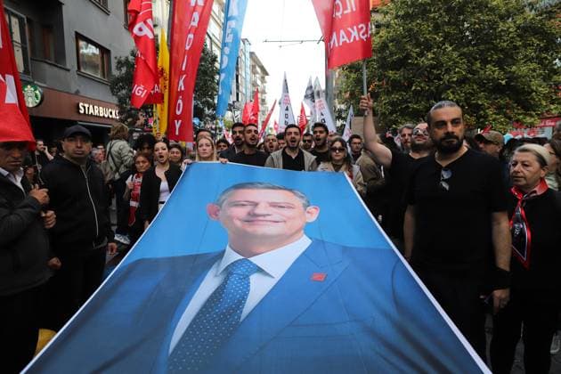 Protest Against Court Ruling in Istanbul ISTANBUL, Türkiye May 24, 2026: Supporters of the Republican People™s Party (CHP) gather in KadÄ±köy to protest a court™s absolute nullity ruling concerning decisions adopted at a CHP party congress and to show support for CHP Chairman Özgür Özel. The ruling temporarily removed the party™s current leadership while ordering the return of former Chairman Kemal KÄ±lÄ±cdaroÄülu and the previous leadership. Istanbul Türkiye Copyright: x xDilaraxAcÄ±kgözx xJNAxPressx