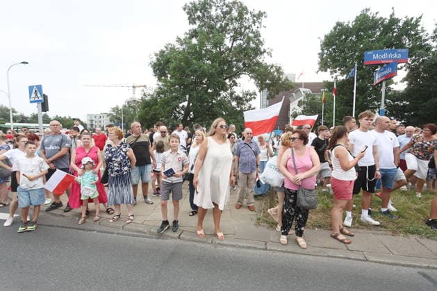 WARSZAWA 01.08.2026 BIALOLEKA RATUSZ UL MODLINSKA OBCHODY POWSTANIA WARSZAWSKIEGO GODZINA W RACE LUDZIE PAMIEC N Z. FOT. ALEKSANDER MAJDANSKI NEWSPIX.PL NEWSPIX.PL --- newspix.pl W Hour. 82nd Anniversary of Warsaw Uprising, Warsaw, Poland POLAND OUT! 