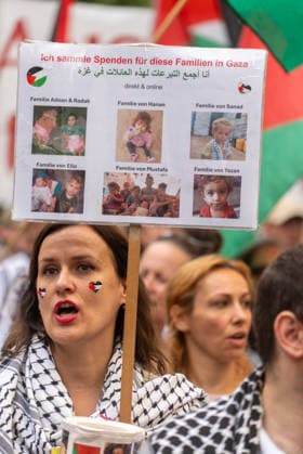Pro-Palestine solidarity demonstration in Berlin BERLIN, GERMANY - AUGUST 01: Demonstrators gather to hold a rally in solidarity with Palestine in Berlin, Germany, on August 01, 2026. The crowd called for support for Palestine carrying banners and flags. Ilkin Eskipehlivan Anadolu Berlin Germany. Editorial use only. Please get in touch for any other usage.  Copyright: x2026xAnadoluxIlkinxEskipehlivanx
