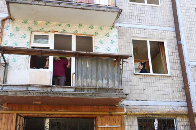 A man measures the width of a smashed balcony window in a five-storey apartment block in the Solomianskyi district that was partially destroyed by a Russian missile strike, Kyiv, Ukraine, August 1, 2026. The missile partially destroyed a five-storey apartment block, where several flats were completely burnt out. Two people were killed and eight injured. Municipal services, charities, psychologists and law enforcement officers are working at the site. Residents of damaged flats are receiving essential assistance, while the destruction is being documented for future restoration. In total, nine people were killed, more than 30 wounded, and 20 buildings damaged in Kyiv as a result of the Russian ballistic missile attack on Saturday night, Augus  Copyright: xPavloxBahmutx