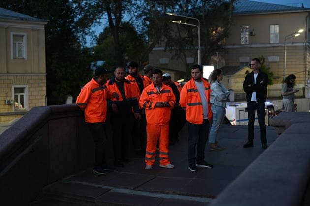 Explosion near Moscow cafe kills 3, injures at least 15 MOSCOW, RUSSIA - AUGUST 01: Emergency service teams arrive at the scene after an explosion occurred at a restaurant, causing a fire in Moscow, Russia, on August 01, 2026. According to initial reports, at least 3 people lost their lives and more than 15 others were injured in the blast. Natalia Kolesnikova Anadolu Moscow Russia. Editorial use only. Please get in touch for any other usage.  Copyright: x2026xAnadoluxNataliaxKolesnikovax