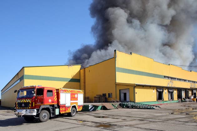 A plume of smoke rises from a fire at a civilian industrial and logistics facility caused by an overnight Russian attack, Vyshneve, Bucha district, Kyiv region, Ukraine, August 1, 2026. (Photo by Volodymyr Tarasov Ukrinform) Russia strikes industrial facility in Kyiv region  Copyright: xVolodymyrxTarasovx