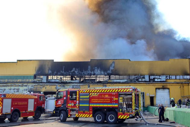 A plume of smoke rises from a fire at a civilian industrial and logistics facility caused by an overnight Russian attack, Vyshneve, Bucha district, Kyiv region, Ukraine, August 1, 2026. (Photo by Volodymyr Tarasov Ukrinform) Russia strikes industrial facility in Kyiv region  Copyright: xVolodymyrxTarasovx