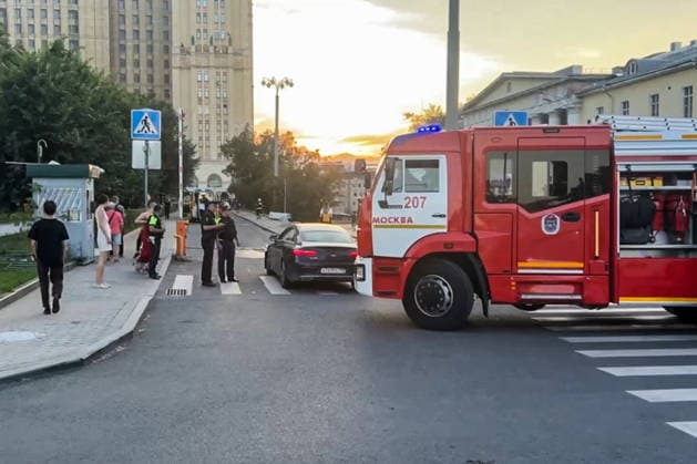 RUSSIA, MOSCOW - AUGUST 1, 2026: A fire truck responds to the scene of an explosion near a cafe in Kudrinskaya Square, central Moscow, three dead, 15 suffering injuries of various degrees of severity. Video screen grab. Best quality available Moscow Russia  - ZUMAt113 20260801_zaa_t113_631 Copyright: xGeorgyxFrolovx