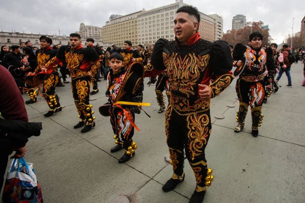 Santiago, August 1, 2026: Carnival in honor of the Virgin of Copacabana along the Alameda, a Bolivian tradition that goes hand in hand with Bolivia’s national holidays, featuring colorful traditional costumes from the region. Diego Martin Aton, Chile; Aton 1177168 jpeg  Copyright: DIEGOxMARTIN ATONxCHILE