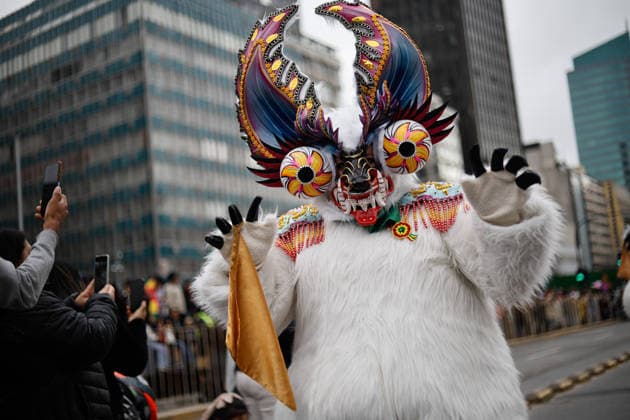 Santiago, August 1, 2026: Carnival in honor of the Virgin of Copacabana along the Alameda, a Bolivian tradition that goes hand in hand with Bolivia’s national holidays, featuring colorful traditional costumes from the region. Diego Martin Aton, Chile; Aton 1177150 jpeg  Copyright: DIEGOxMARTIN ATONxCHILE