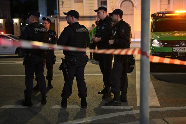 Explosion near Moscow cafe kills 3, injures at least 15 MOSCOW, RUSSIA - AUGUST 01: Police take security measures at the scene after an explosion occurred at a restaurant, causing a fire in Moscow, Russia, on August 01, 2026. According to initial reports, at least 3 people lost their lives and more than 15 others were injured in the blast. Natalia Kolesnikova Anadolu Moscow Russia. Editorial use only. Please get in touch for any other usage.  Copyright: x2026xAnadoluxNataliaxKolesnikovax
