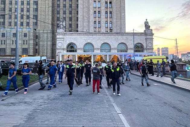 RUSSIA, MOSCOW - AUGUST 1, 2026: Emergency units respond to the scene of an explosion near a cafe in Kudrinskaya Square, central Moscow, three dead, 15 suffering injuries of various degrees of severity Moscow Russia  - ZUMAt113 20260801_zaa_t113_674 Copyright: xIlyaxLazarevx