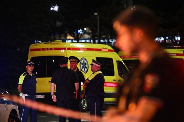Russia Moscow Cafe Blast 9215855 01.08.2026 Traffic police officers stand guard near the site of an explosion that killed five people and injured 15 others at an outdoor cafe on Kudrinskaya Square in central Moscow, Russia. One online news outlet said the explosion had occurred at the upscale Italian restaurant Balzi Rossi, which had been closed on August 1 for a private event. Kirill Zykov Sputnik Moscow Russia  Copyright: xKirillxZykovx