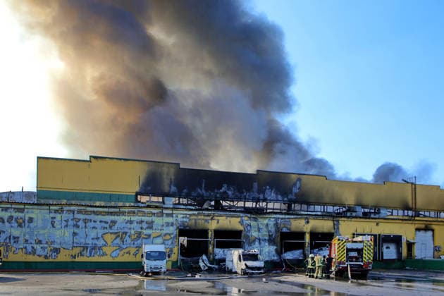 Russia strikes industrial facility in Kyiv region A plume of smoke rises from a fire at a civilian industrial and logistics facility in Vyshneve, Bucha district, Kyiv region, Ukraine, on August 1, 2026. The facility was damaged in an overnight attack. Vyshneve Kyiv region Ukraine  Copyright: xVolodymyrxTarasovx originalFilename: ukrinform-russiast260801_npDc4.jpg