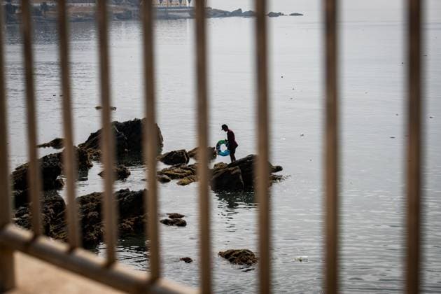 August 1, 2026, Ceuta, Spain: CEUTA, SPAIN - AUGUST 1, 2026: Migrants who remained in Ceuta cross back into Morocco through the Tarajal border crossing during the early morning hours. Ceuta Spain - ZUMAq101 20260801_zna_q101_098 Copyright: xSamuelxVegax