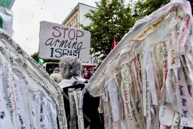 August 1, 2026, Berlin, Germany: BERLIN, Germany Ã¢â‚¬ August 2026: Thousands of people march through the Prenzlauer Berg district of Berlin in solidarity with Palestine and against the ongoing war in Gaza. The demonstration, attended by families, children, and elderly participants, took place under heavy police presence. A counter-demonstration was also held by pro-Zionist groups, with police monitoring both gatherings. Berlin Germany - ZUMAq101 20260801_zna_q101_264 Copyright: xAndro SxTrujillox
