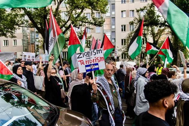 August 1, 2026, Berlin, Germany: BERLIN, Germany Ã¢â‚¬ August 2026: Thousands of people march through the Prenzlauer Berg district of Berlin in solidarity with Palestine and against the ongoing war in Gaza. The demonstration, attended by families, children, and elderly participants, took place under heavy police presence. A counter-demonstration was also held by pro-Zionist groups, with police monitoring both gatherings. Berlin Germany - ZUMAq101 20260801_zna_q101_268 Copyright: xAndro SxTrujillox