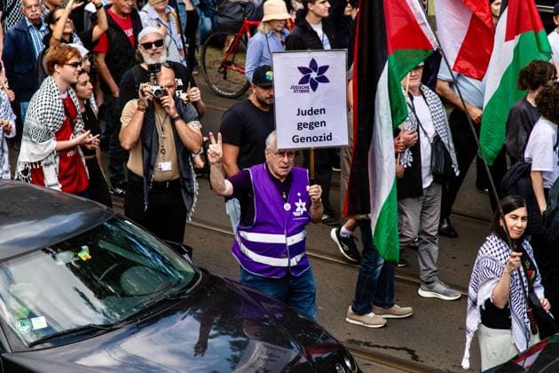 August 1, 2026, Berlin, Germany: BERLIN, Germany Ã¢â‚¬ August 2026: Thousands of people march through the Prenzlauer Berg district of Berlin in solidarity with Palestine and against the ongoing war in Gaza. The demonstration, attended by families, children, and elderly participants, took place under heavy police presence. A counter-demonstration was also held by pro-Zionist groups, with police monitoring both gatherings. Berlin Germany - ZUMAq101 20260801_zna_q101_269 Copyright: xAndro SxTrujillox