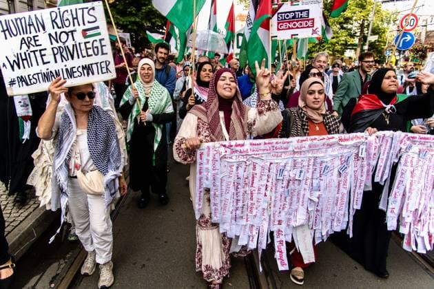 August 1, 2026, Berlin, Germany: BERLIN, Germany Ã¢â‚¬ August 2026: Thousands of people march through the Prenzlauer Berg district of Berlin in solidarity with Palestine and against the ongoing war in Gaza. The demonstration, attended by families, children, and elderly participants, took place under heavy police presence. A counter-demonstration was also held by pro-Zionist groups, with police monitoring both gatherings. Berlin Germany - ZUMAq101 20260801_zna_q101_270 Copyright: xAndro SxTrujillox
