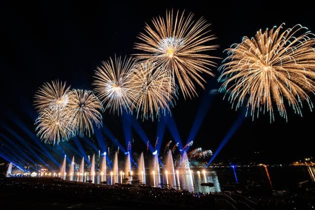 News Bilder des Tages ANNECY LAKE FESTIVAL PHOTOPQR LE DAUPHINE Grégory YETCHMENIZA Annecy August 2, 2026 Annecy, Haute-Savoie, August 1: The lakeside part of the city once again sparkles with the fireworks of the Annecy Lake Festival—a 1-hour-and-10-minute show to appreciate the magic of the setting and the perfect harmony between music, fireworks, drones. Albigny Bay becomes the setting for the largest pyrotechnic display. Grégory Yetchmeniza, Le Dauphiné Libéré, Annecy, Haute-Savoie, August 1 The lakeside city is once again ablaze with the lights of the Lake Festival. A 70-minute show allows spectators to savor the magic of the setting and the perfect harmony between music, fireworks, and drones. Albigny Bay becomes the stage for this spectacular pyrotechnic  Copyright: xPHOTOPQR LExDAUPHINE MAXPPPxGrégoryxYETCHMENIZAx 20260802JDL3328 20260802JDL3328