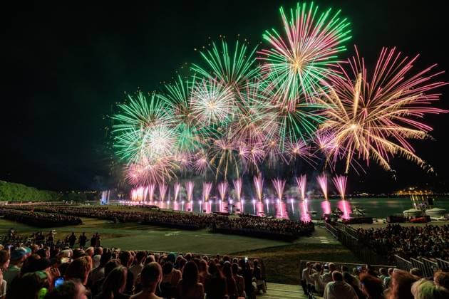 ANNECY LAKE FESTIVAL PHOTOPQR LE DAUPHINE Grégory YETCHMENIZA Annecy August 1, 2026 Annecy, Haute-Savoie, August 1: The lakeside part of the city once again sparkles with the fireworks of the Annecy Lake Festival—a 1-hour-and-10-minute show to appreciate the magic of the setting and the perfect harmony between music, fireworks, and drones. Albigny Bay becomes the setting for the largest pyrotechnic display. Grégory Yetchmeniza, Le Dauphiné Libéré, Annecy, Haute-Savoie, August 1 The lakeside city is once again ablaze with the lights of the Lake Festival. A 70-minute show allows spectators to savor the magic of the setting and the perfect harmony between music, fireworks, and drones. Albigny Bay becomes the stage for this spectacular pyrotec  Copyright: xPHOTOPQR LExDAUPHINE MAXPPPxGrégoryxYETCHMENIZAx 20260802JDL3338 20260802JDL3338
