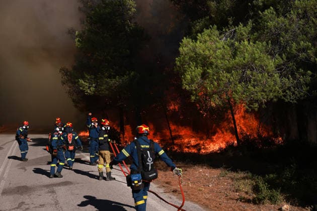 Firefighters battle wildfire in Viotia with air and ground operations VIOTIA, GREECE - AUGUST 2: Firefighters battle a wildfire burning near Porto Germeno, 70 kilometres northwest of Athens in the region of Viotia, Greece, on August 2, 2026 Costas Baltas Anadolu Viotia Greece. Editorial use only. Please get in touch for any other usage.  Copyright: x2026xAnadoluxCostasxBaltasx
