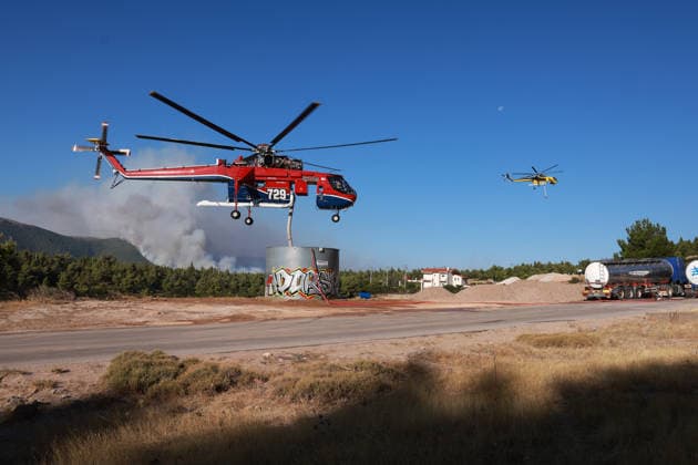 Firefighters battle wildfire in Viotia with air and ground operations VIOTIA, GREECE - AUGUST 2: A firefighting helicopter reloads water while battling a wildfire near Porto Germeno, 70 kilometres northwest of Athens in the region of Viotia, Greece, on August 2, 2026 Costas Baltas Anadolu Viotia Greece. Editorial use only. Please get in touch for any other usage.  Copyright: x2026xAnadoluxCostasxBaltasx