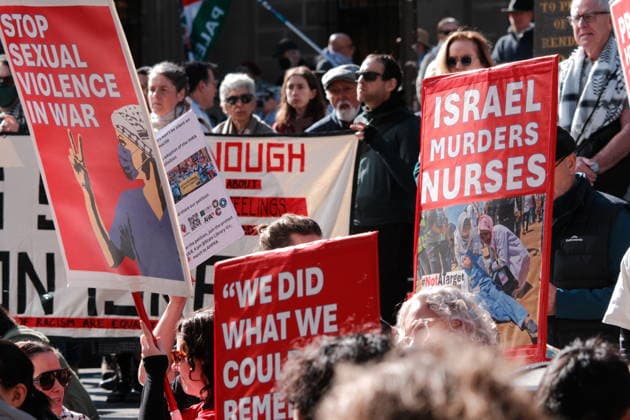 Australian Government Urged to Sanction Israel during a Rally in Melbourne People participate in a pro-Palestine rally that began outside the State Library of Victoria before marching to Flinders Street Station in Melbourne, Australia, August 02, 2026. Approximately 2,000 people took part in a march and called for the Australian government to impose sanctions on Israel, sever military ties with the United States, and close the Pine Gap military intelligence base. Melbourne Australia  Copyright: xMatrixxImagesx xMichaelxJohnstonx