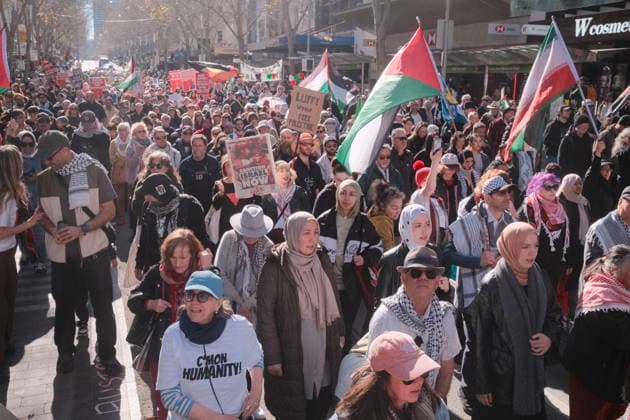 Australian Government Urged to Sanction Israel during a Rally in Melbourne People participate in a pro-Palestine rally that began outside the State Library of Victoria before marching to Flinders Street Station in Melbourne, Australia, August 02, 2026. Approximately 2,000 people took part in a march and called for the Australian government to impose sanctions on Israel, sever military ties with the United States, and close the Pine Gap military intelligence base. Melbourne Australia  Copyright: xMatrixxImagesx xMichaelxJohnstonx