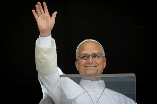News Bilder des Tages ITALY - POPE LEO XIV ADDRESSES THE CROWD FROM THE WINDOW OF THE APOSTOLIC PALACE OVERLOOKING ST PETER S SQUARE DURING THE RIGINA CAELI PRAYER IN THE VATICAN- 2026 8 2 Italy, Rome, Vatican, 2026 8 2.Pope Leo XIV addresses the crowd from the window of the apostolic palace overlooking St. Peter s square during the Regina Caeli prayer in The Vatican EDITORIAL USE ONLY - NO BOOKS Copyright: xVATICANxMEDIAx