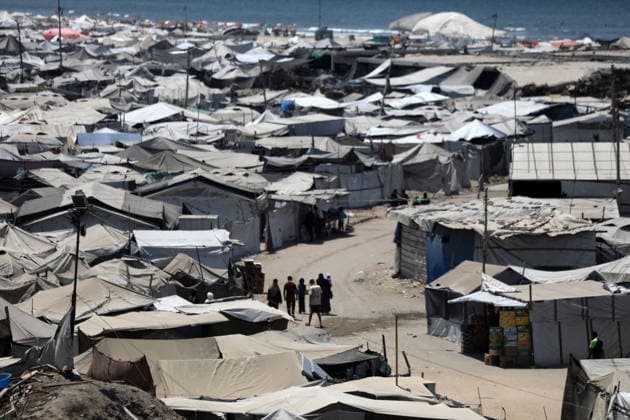 Displaced Palestinians shelter in overcrowded tents at Gaza seaport General views show tents sheltering displaced Palestinians crowded along the Gaza seaport in Gaza City on August 2, 2026, as thousands of families continue to rely on temporary shelters lacking many basic services amid high summer temperatures. The United Nations says more than 90 percent of the Gaza Strip s estimated 2.1 million residents have been displaced since the outbreak of the war, with many living in overcrowded displacement sites or temporary tents. UN agencies warn that overcrowding, shortages of clean water and sanitation services, and accumulating waste are increasing the risk of disease outbreaks as displaced families endure harsh summer conditions. Photo by B Copyright: xapaimagesxBilalxOsamax xapaimagesx