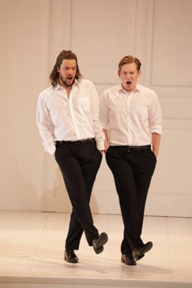 Salzburger Festspiele 2026 (v.li.) Andrè Schuen als Guglielmo und Bogdan Volkov als Ferrando bei der Fotoprobe für die Oper Cosi fan tutte am 02. August 2026 im Großen Festspielhaus. *** Salzburg Festival 2026: From left, André Schuen as Guglielmo and Bogdan Volkov as Ferrando at the photo shoot for the opera *Così fan tutte* on August 2, 2026, at the Großes Festspielhaus