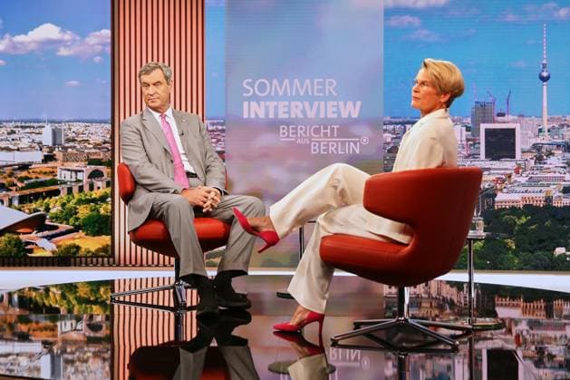 Berlin, Deutschland, 02.08.2026: ARD-Hauptstadtstudio: Sommerinterview: Ministerpräsident von Bayern Markus Söder (CSU) und Anna Engelke *** Berlin, Germany, August 2, 2026 ARD Capital Studio Summer Interview with Bavarian Minister-President Markus Söder (CSU) and Anna Engelke Copyright: xdtsxNachrichtenagenturx dts_129176