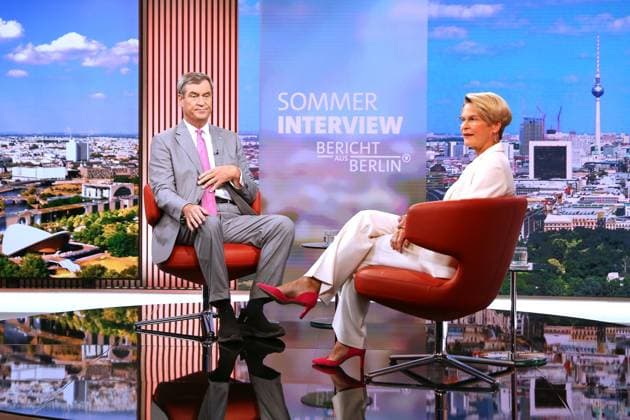 Berlin, Deutschland, 02.08.2026: ARD-Hauptstadtstudio: Sommerinterview: Ministerpräsident von Bayern Markus Söder (CSU) im Interview mit Anna Engelke *** Berlin, Germany, August 2, 2026 ARD Capital Studio Summer Interview with Markus Söder, Minister-President of Bavaria (CSU), in an interview with Anna Engelke Copyright: xdtsxNachrichtenagenturx dts_129172