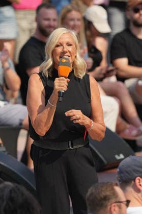 ZDF-Fernsehgarten 2026. Andrea (Kiwi) Kiewel im ZDF Fernsehgarten mit dem Motto Rock im Garten am 02.08.2026 in Mainz. Mainz ZDF Fernsehgarten Rheinland-Pfalz *** ZDF Fernsehgarten 2026: Andrea Kiwi Kiewel on ZDF Fernsehgarten with the theme Rock in the Garden on August 2, 2026, in Mainz, Rhineland-Palatinate, ZDF Fernsehgarten