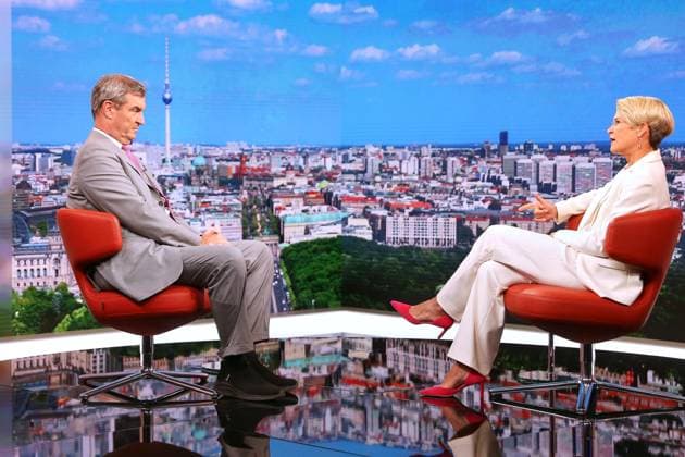 Berlin, Deutschland, 02.08.2026: ARD-Hauptstadtstudio: Sommerinterview: Ministerpräsident von Bayern Markus Söder (CSU) im Interview mit Anna Engelke *** Berlin, Germany, August 2, 2026 ARD Capital Studio Summer Interview with Markus Söder, Minister-President of Bavaria (CSU), in an interview with Anna Engelke Copyright: xdtsxNachrichtenagenturx dts_129188