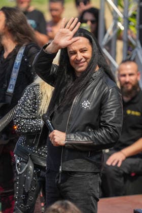 ZDF-Fernsehgarten 2026. Bülent Ceylan im ZDF Fernsehgarten mit dem Motto Rock im Garten am 02.08.2026 in Mainz. Mainz ZDF Fernsehgarten Rheinland-Pfalz *** ZDF Fernsehgarten 2026: Bülent Ceylan at the ZDF Fernsehgarten, themed Rock im Garten, on August 2, 2026, in Mainz, Rhineland-Palatinate, ZDF Fernsehgarten