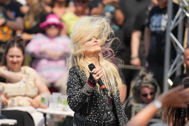 ZDF-Fernsehgarten 2026. DORO Pesch und Bülent Ceylan im ZDF Fernsehgarten mit dem Motto Rock im Garten am 02.08.2026 in Mainz. Mainz ZDF Fernsehgarten Rheinland-Pfalz *** ZDF Fernsehgarten 2026: DORO Pesch and Bülent Ceylan at the ZDF Fernsehgarten, themed Rock im Garten, on August 2, 2026, in Mainz, Rhineland-Palatinate, ZDF Fernsehgarten