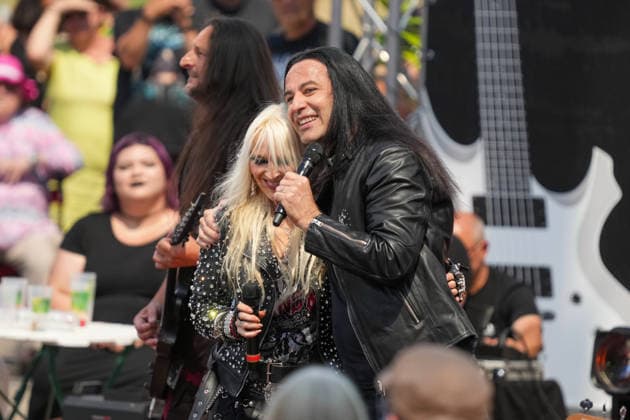 ZDF-Fernsehgarten 2026. DORO Pesch und Bülent Ceylan im ZDF Fernsehgarten mit dem Motto Rock im Garten am 02.08.2026 in Mainz. Mainz ZDF Fernsehgarten Rheinland-Pfalz *** ZDF Fernsehgarten 2026: DORO Pesch and Bülent Ceylan at the ZDF Fernsehgarten, themed Rock im Garten, on August 2, 2026, in Mainz, Rhineland-Palatinate, ZDF Fernsehgarten