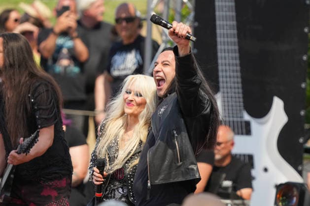 ZDF-Fernsehgarten 2026. DORO Pesch und Bülent Ceylan im ZDF Fernsehgarten mit dem Motto Rock im Garten am 02.08.2026 in Mainz. Mainz ZDF Fernsehgarten Rheinland-Pfalz *** ZDF Fernsehgarten 2026: DORO Pesch and Bülent Ceylan at the ZDF Fernsehgarten, themed Rock im Garten, on August 2, 2026, in Mainz, Rhineland-Palatinate, ZDF Fernsehgarten