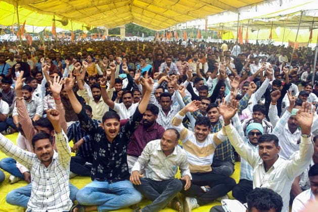 News Bilder des Tages Contractual employees under the banner of Bharatiya Mazdoor Sangh stage a protest Bhopal, Aug 02 (ANI): Contractual employees under the banner of Bharatiya Mazdoor Sangh stage a protest over various demands, in Bhopal on Sunday. Bhopal Madhya Pradesh India Copyright: xANIx ANI_20260802316