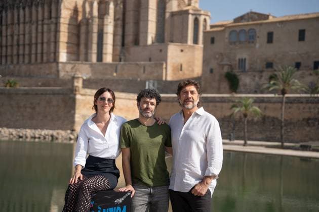 Entertainment Bilder des Tages Sorogoyen presents ‘El ser querido’ in Palma Screenwriter Isabel Pena (left), director Rodrigo Sorogoyen (centre) and actors Javier Bardem (right) and Vicky Luengo (second from left) during a press conference to present the film ‘El ser querido’ at the Victoria Hotel on 2 August 2026, in Palma de Mallorca, Balearic Islands, (Spain). ‘El ser querido’ is a 2026 Spanish film directed by Rodrigo Sorogoyen, co-written with Isabel Pena and starring Javier Bardem and Vicky Luengo. The film competed in the Official Selection at the 79th Cannes Film Festival and is due to be released in cinemas in Spain on 26 August 2026. 2 AUGUST 2026 Javier Fernández Europa Press 08 02 2026. 02 Aug 2026 Pictured: Director Rodrigo Sorogoyen (c) and actors J  Copyright: xThexMegaxAgencyxEuropaxPressx xMEGAx