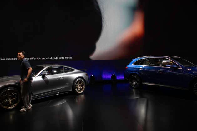 August 2, 2026, South Tangerang, Banten, Indonesia: Automotive enthusiasts and prospective buyers gather at the Gaikindo Indonesia International Auto Show (GIIAS) 2026, held at Indonesia Convention Exhibition (ICE) BSD in Serpong, Banten, Indonesia, on Sunday, August 2, 2026. The annual event showcases the latest advancements in automotive technology, electric vehicles, and new car launches, drawing thousands of visitors from across the region. South Tangerang Indonesia  - ZUMAh128 20260802_zap_h128_005 Copyright: xDonalxHusnix