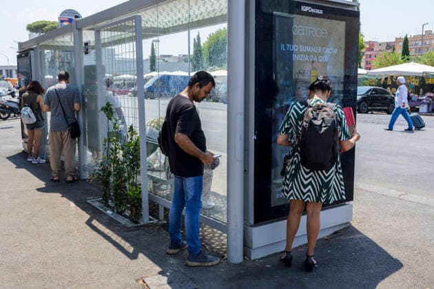 August 2, 2026, Rome, Italy: People make the most of every inch of shade provided by a bus shelter as they wait for a bus on the first day of the peak of the fourth heat wave hitting Italy and Rome. Italy is facing the peak of the fourth severe heat wave of the summer, fueled by the persistent African anticyclone and record temperatures in the Mediterranean Sea, which are amplifying water and climate emergencies in the Po Valley and central Italy. Rome Italy  - ZUMAv147 20260802_zip_v147_010 Copyright: xMarcelloxValerix