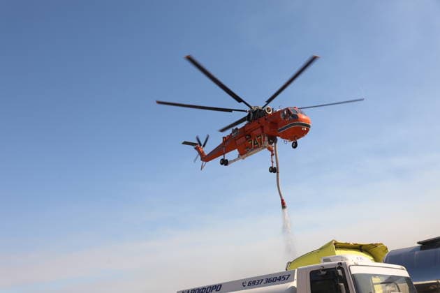 Wildfire spreads in Greece s Attica region - Helicopters and Firefighters try to extinguish wildfire burning for 3d day in Attica, Greece, on Aug. 2, 2026. During the operation, two crew have died after two firefighting helicopters collided. A British pilot and a Greek crew member survived the crash, and have been taken to hospital for treatment. The collision happened in Psatha, a coastal area west of Athens. The fire continues to burn in the Megara area with a new front detected in the Industrial Area. IMAGO ONE INCH PRODUCTION ATHENS GREECE Copyright: xOnexInchxProductionsx 7049594