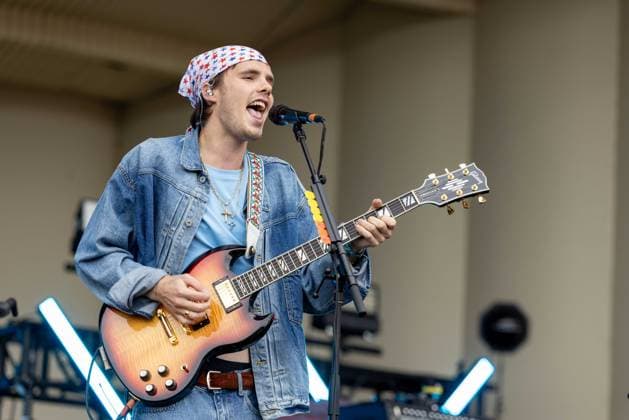 Entertainment Bilder des Tages August 2, 2026, Chicago, Illinois, USA: CRUZ BECKHAM during the Lollapalooza Music Festival at Grant Park in Chicago, Illinois Chicago USA  - ZUMAs135 20260802_zap_s135_007 Copyright: xDanielxDeSloverx