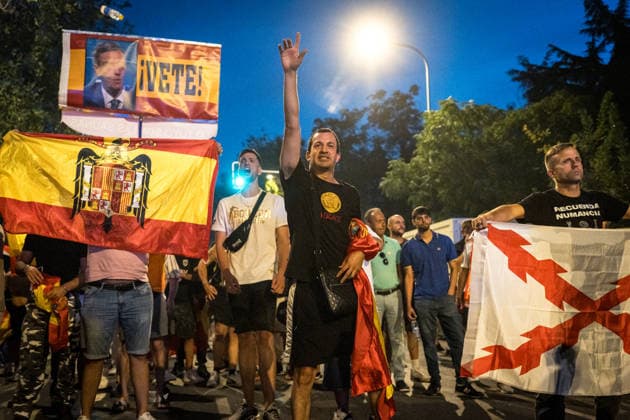 News Bilder des Tages March organized by the Spanish Civil Society platform outside the Moroccan Embassy in Madrid to protest the events in Ceuta. Dozens of people during a demonstration outside the Moroccan Embassy in Madrid on August 2, 2026, in Madrid, Spain. The protest follows a migration crisis in Ceuta, with tens of thousands of people entering irregularly from Morocco and a death toll of several dozen people who died while attempting to swim across, according to local authorities. AUGUST 2, 2026 PROTEST MIGRATION MIGRANTS SPANISH FLAG NATIONAL POLICE Diego Radamé Madrid Madrid, Spain  Copyright: xDiegoxRadamÃ sx 7699698