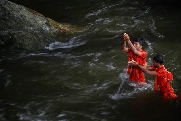 August 3, 2026, Kathmandu, Nepal: Bol Bom pilgrims take a holy dip to offer prayers and collect holy water from the Bagmati River during the Shrawan pilgrimage at Sundarijal in Kathmandu, Nepal, on Monday, August 3, 2026. During the holy month of Shrawan, thousands of barefoot devotees from Nepal and India carry sacred water to offer at the Pashupatinath Temple in worship of Lord Shiva. Kathmandu Nepal - ZUMAg200 20260803_zap_g200_003 Copyright: xSkandaxGautamx