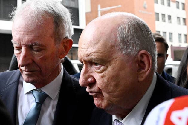 ALAN JONES COURT, Alan Jones (right) arrives at Downing Centre Local Court in Sydney, Monday, August 3, 2026. Former radio broadcaster Alan Jones faces 35 charges related to a series of alleged sexual touching incidents against nearly a dozen men between 2001 and 2019. ( NO ARCHIVING Sydney New South Wales Australia  Copyright: xBiancaxDexMarchix 20260803178024758522