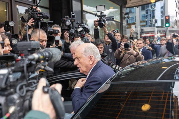 ALAN JONES COURT, Former radio broadcaster Alan Jones arrives at Downing Centre Local Court in Sydney, Monday, August 3, 2026. Former radio broadcaster Alan Jones faces 35 charges related to a series of alleged sexual touching incidents against nearly a dozen men between 2001 and 2019. ( NO ARCHIVING Sydney New South Wales Australia  Copyright: xDamianxShawx 20260803149895478482